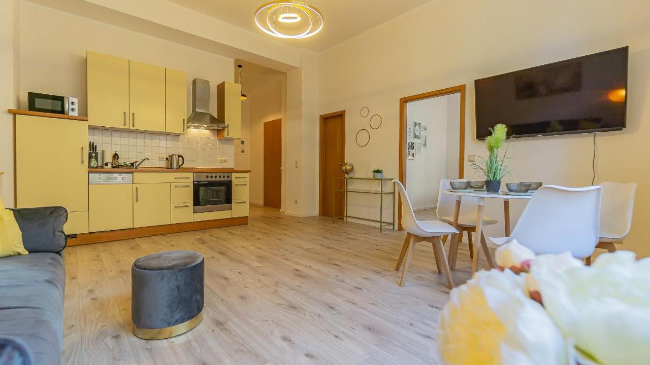 Cityapartment - 53 M², 2 Zimmer, Zentral, Netflix, Kueche, Waschmaschine Cottbus Eksteriør billede