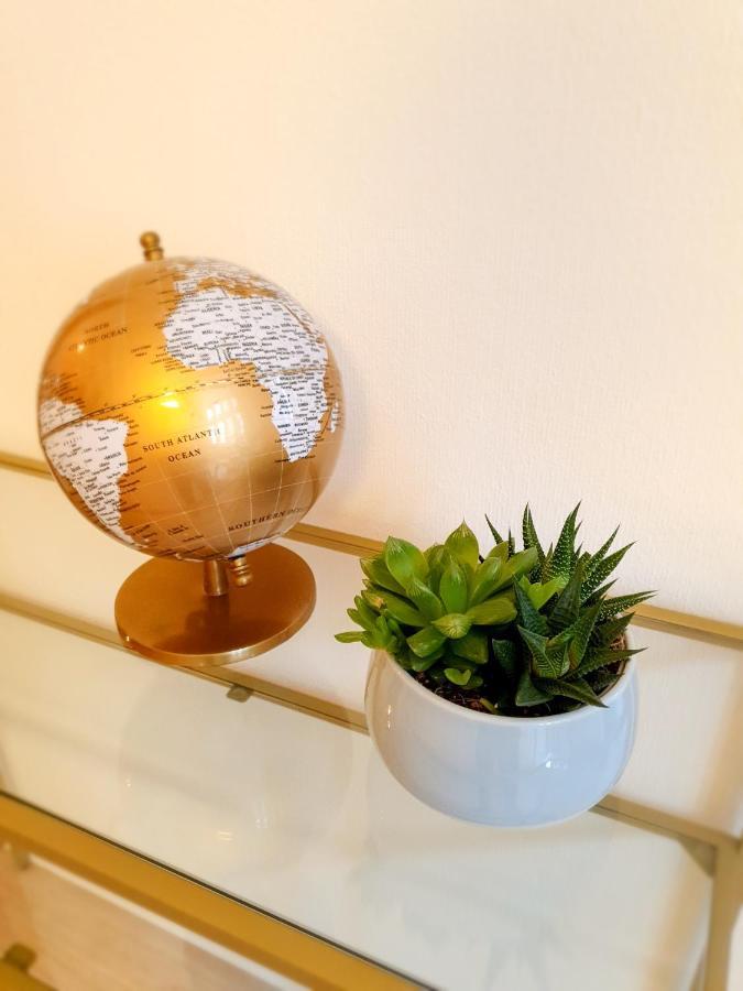 Cityapartment - 53 M², 2 Zimmer, Zentral, Netflix, Kueche, Waschmaschine Cottbus Eksteriør billede