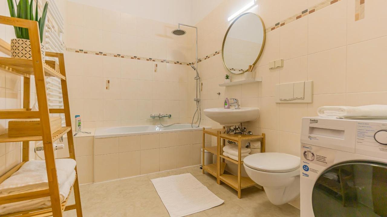 Cityapartment - 53 M², 2 Zimmer, Zentral, Netflix, Kueche, Waschmaschine Cottbus Eksteriør billede